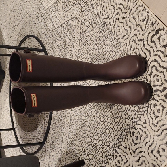 Hunter Shoes - Woman's Refinded Slim Fit Hunter size 8